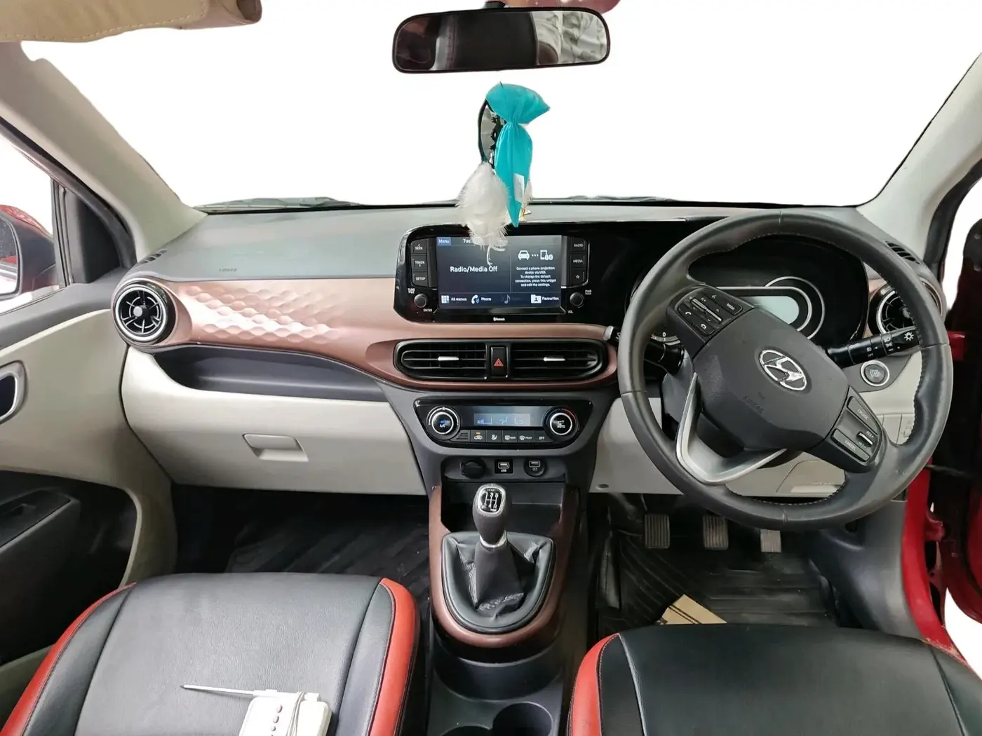 2020 Hyundai AURA SX 1.2 (O), Petrol, Manual, 13,905 km, interior