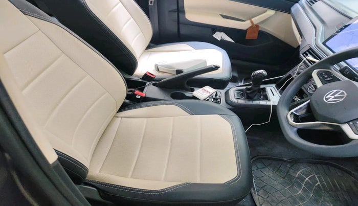 2025 Volkswagen VIRTUS COMFORTLINE TSI 1.0 MT, Petrol, Manual, 4,192 km, interior