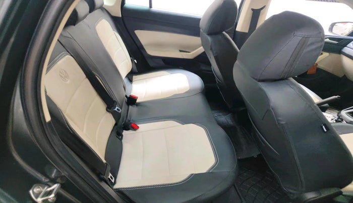 2025 Volkswagen VIRTUS COMFORTLINE TSI 1.0 MT, Petrol, Manual, 4,192 km, interior