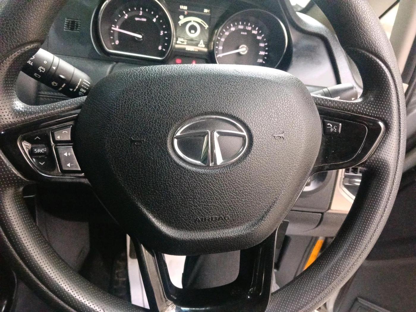 2017 Tata Hexa XM 4X2 7 STR, Diesel, Manual, 76,154 km, interior