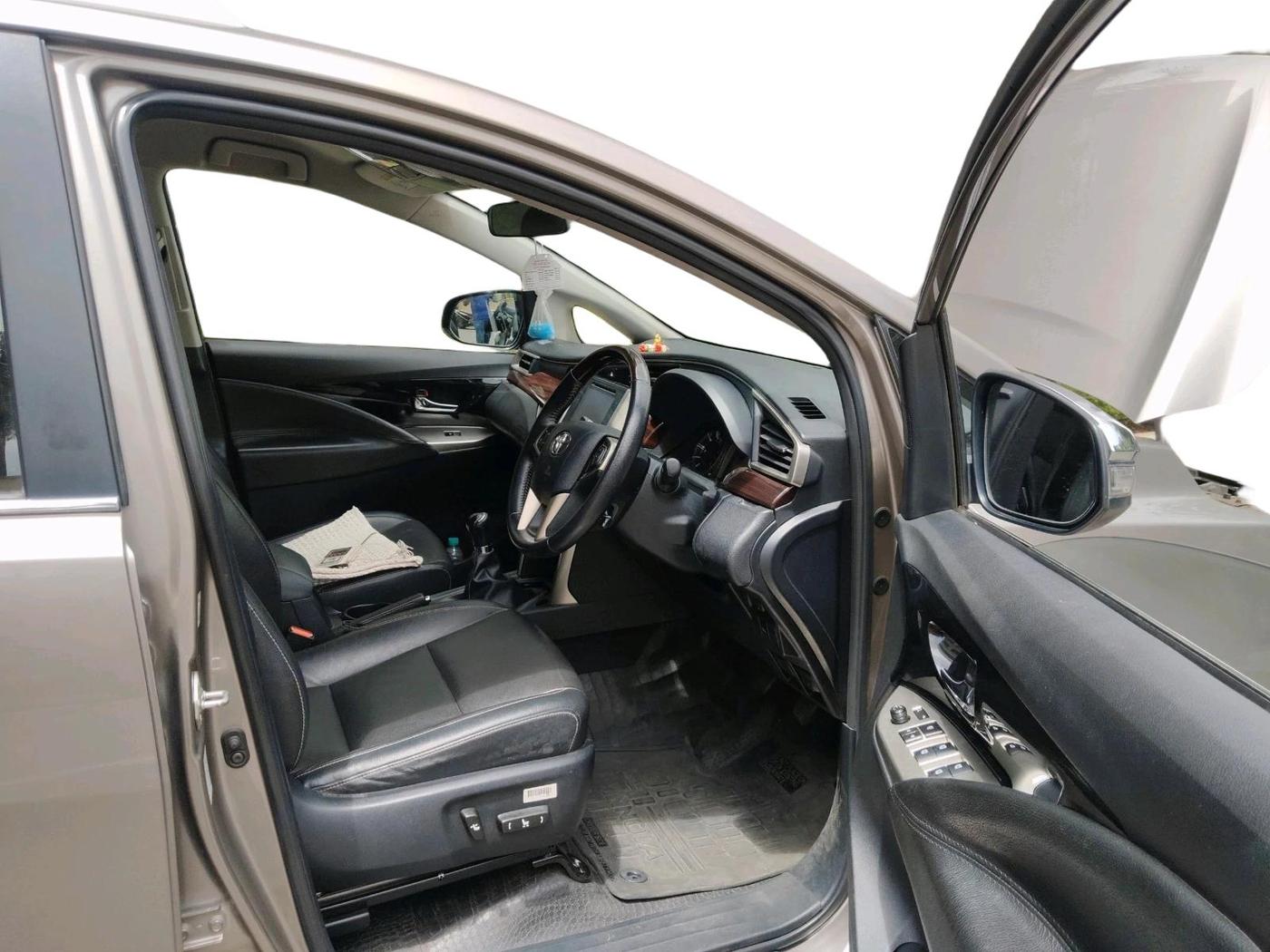 2017 Toyota Innova Crysta 2.4 ZX 7 STR, Diesel, Manual, 51,180 km, interior