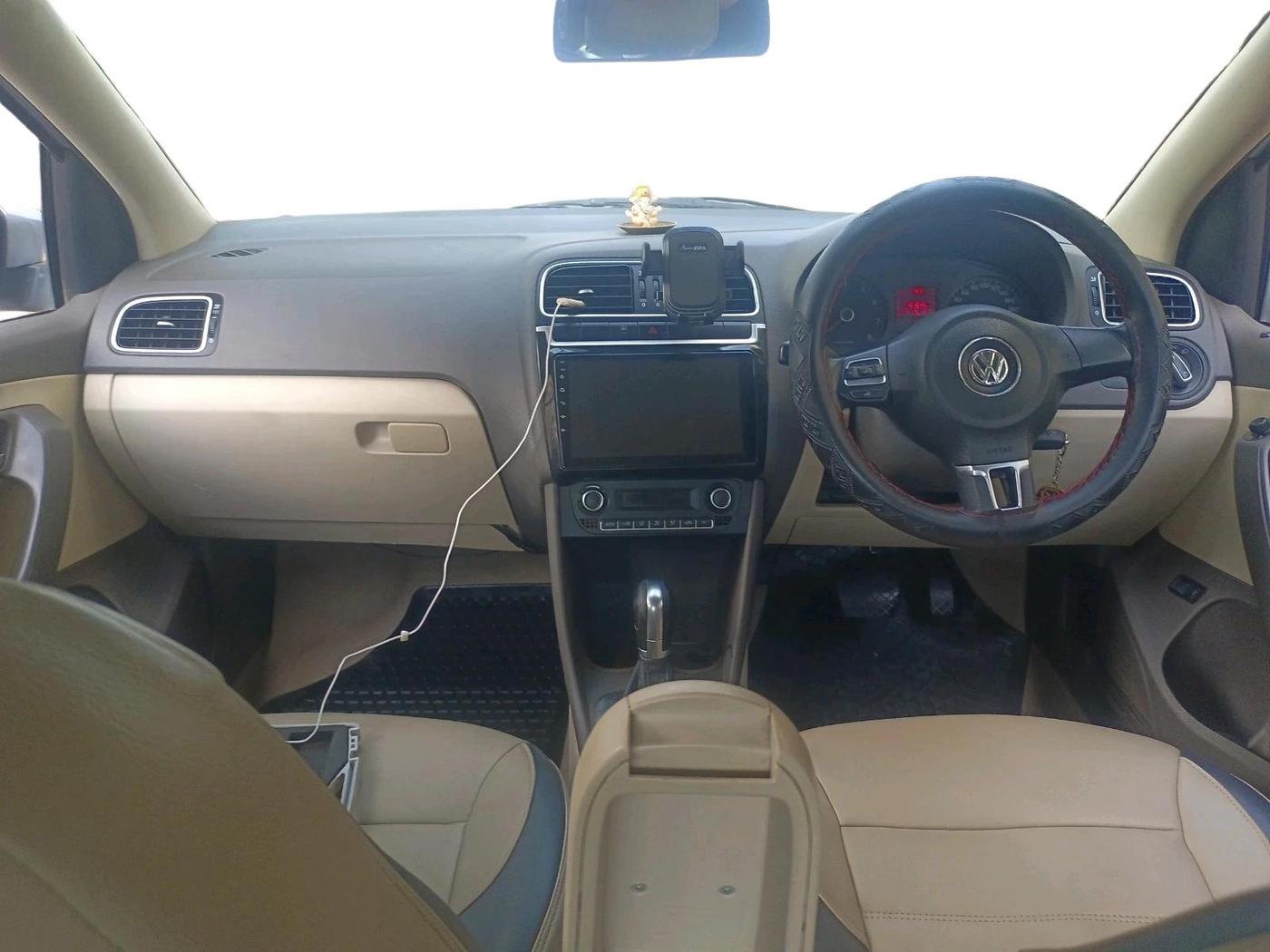 2012 Volkswagen Vento HIGHLINE PETROL AT, Petrol, Automatic, 1,01,645 km, interior