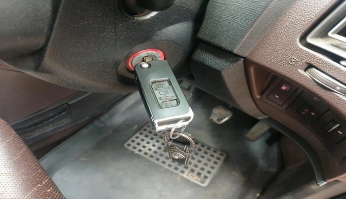 2012 Mahindra XUV500 W8, Diesel, Manual, 1,17,758 km, interior