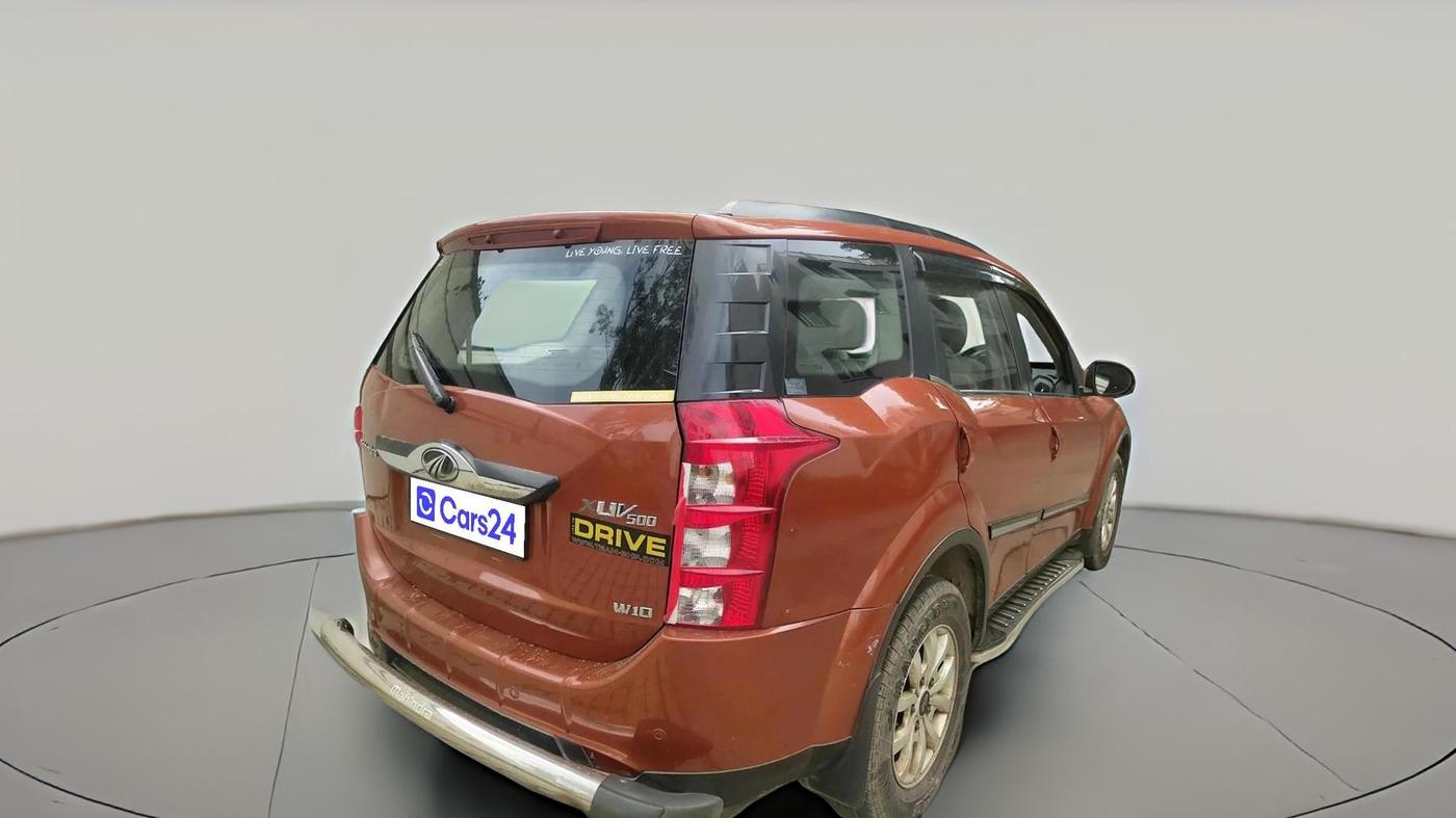 2016 Mahindra XUV500 W10, Diesel, Manual, 1,27,798 km, exterior