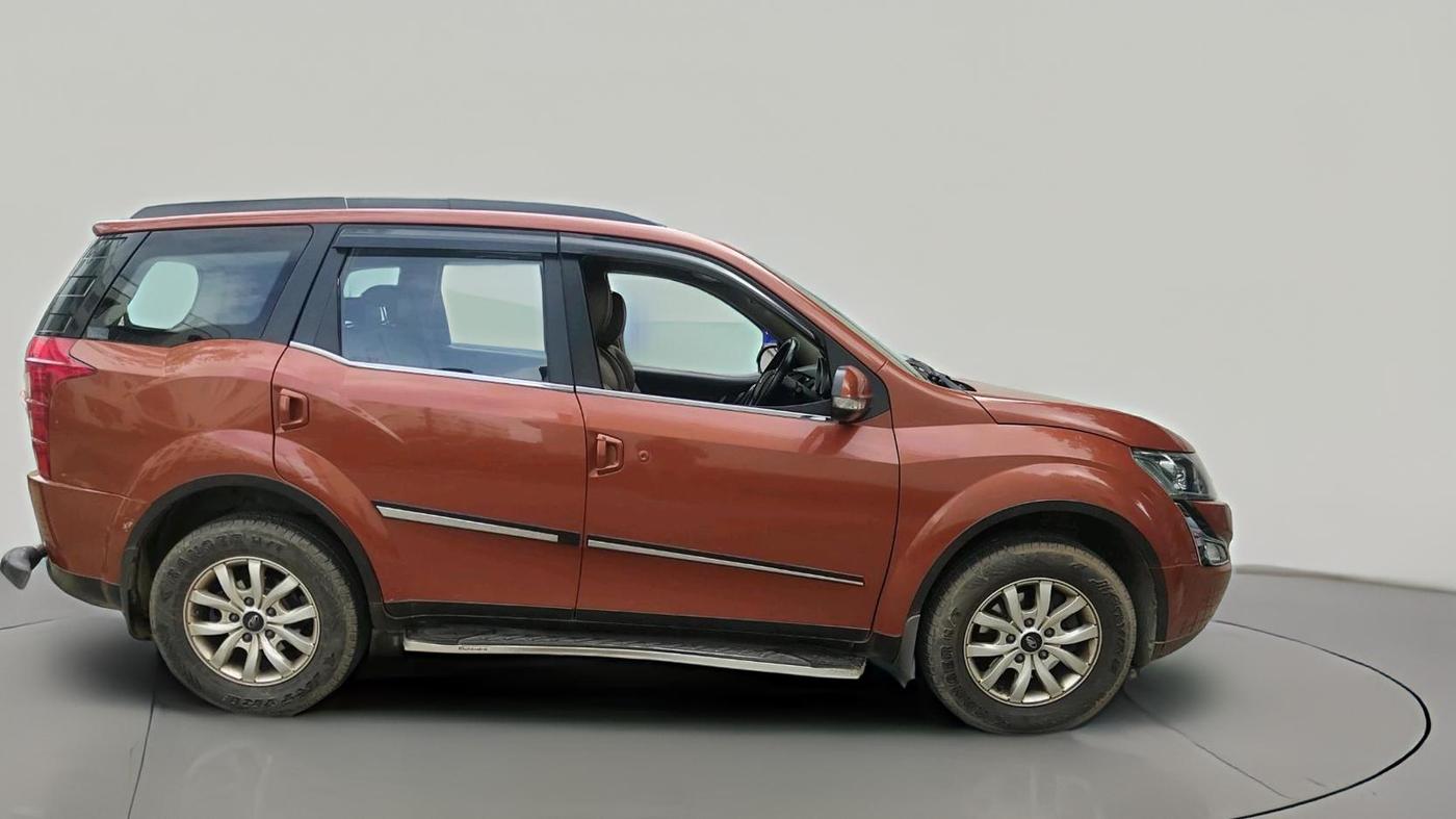2016 Mahindra XUV500 W10, Diesel, Manual, 1,27,798 km, exterior