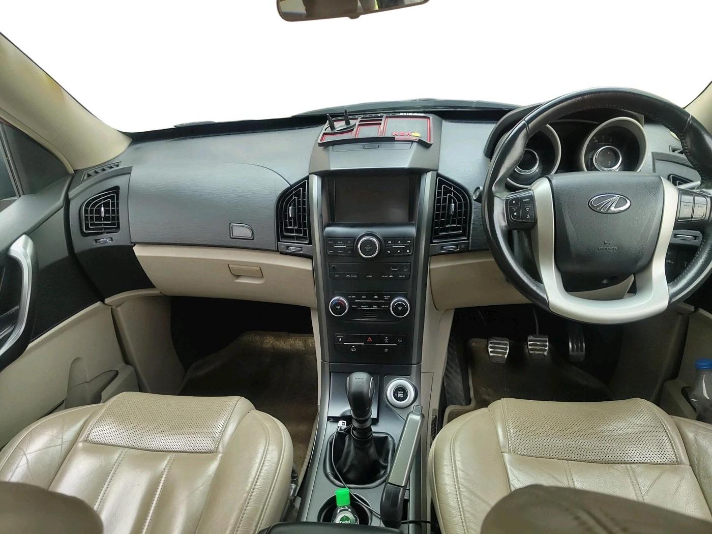 2016 Mahindra XUV500 W10, Diesel, Manual, 1,27,798 km, interior