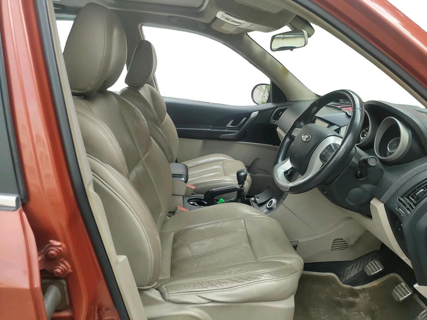 2016 Mahindra XUV500 W10, Diesel, Manual, 1,27,798 km, interior