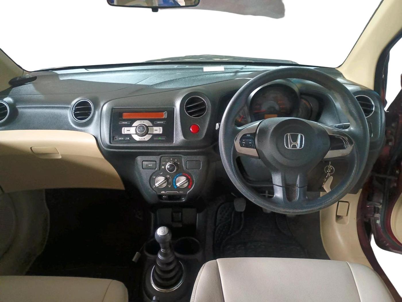 2014 Honda Amaze 1.2L I-VTEC S, Petrol, Manual, 1,43,726 km, interior