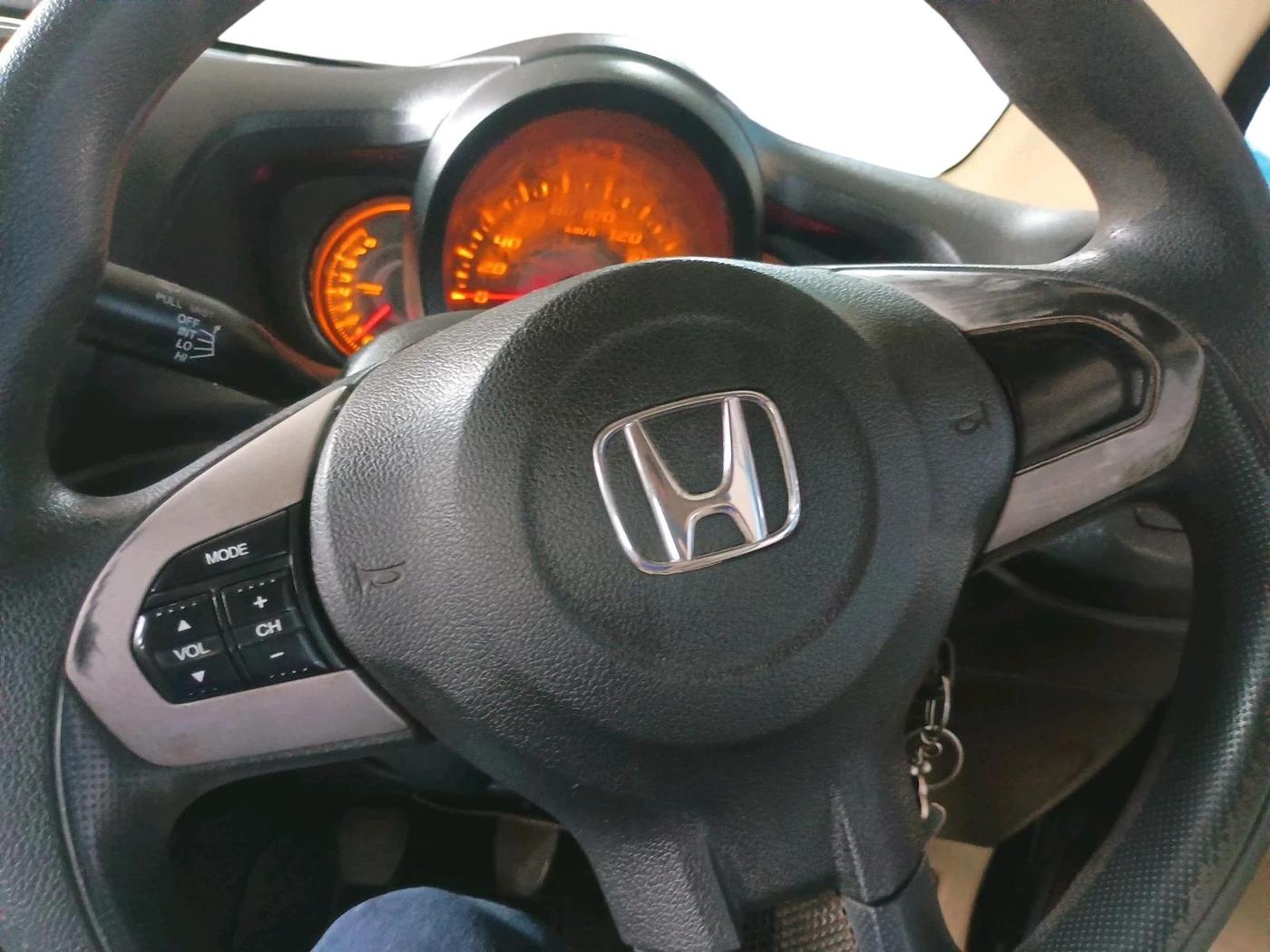 2014 Honda Amaze 1.2L I-VTEC S, Petrol, Manual, 1,43,726 km, interior