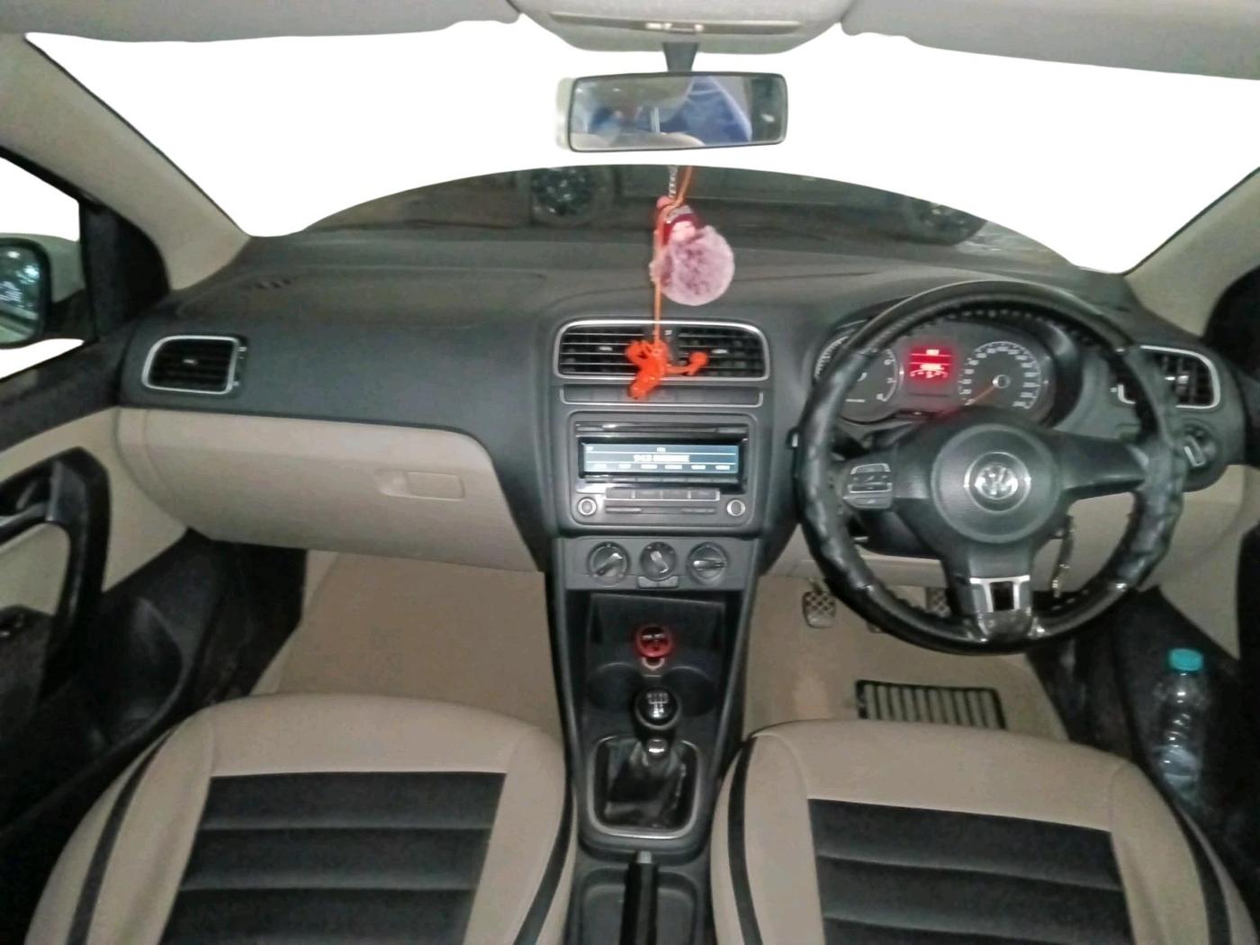 2012 Volkswagen Polo HIGHLINE1.2L, Petrol, Manual, 1,05,609 km, interior