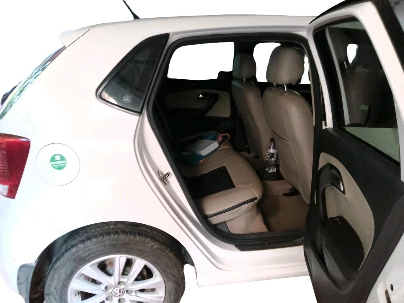 2012 Volkswagen Polo HIGHLINE1.2L, Petrol, Manual, 1,05,609 km, interior