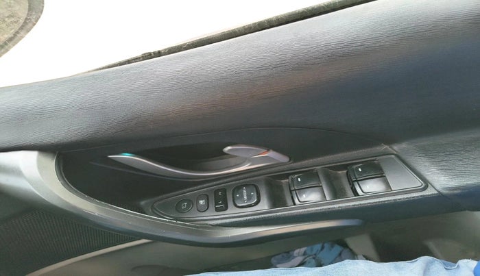 2017 Mahindra XUV500 W6, Diesel, Manual, 1,38,649 km, interior