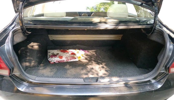 2011 Volkswagen Vento TRENDLINE 1.6, Petrol, Manual, 1,04,090 km, exterior