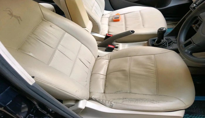 2011 Volkswagen Vento TRENDLINE 1.6, Petrol, Manual, 1,04,090 km, interior