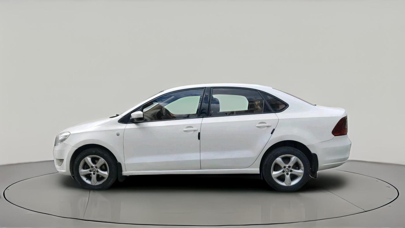 2013 Skoda Rapid ELEGANCE 1.6 TDI CR MT, Diesel, Manual, 74,891 km, exterior