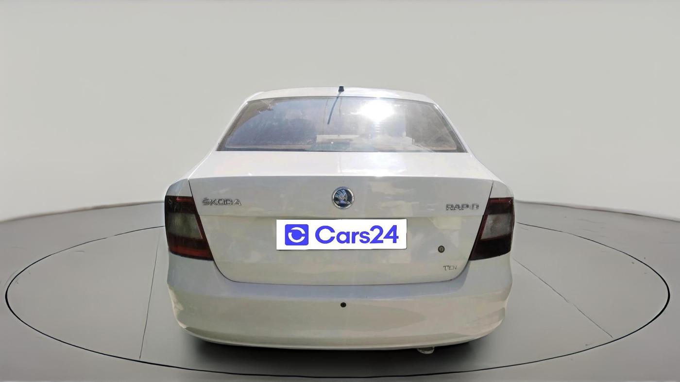 2013 Skoda Rapid ELEGANCE 1.6 TDI CR MT, Diesel, Manual, 74,891 km, exterior