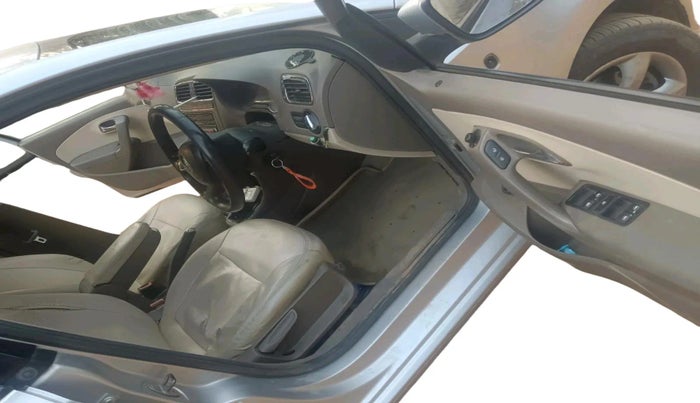 2013 Skoda Rapid ELEGANCE 1.6 TDI CR MT, Diesel, Manual, 1,69,834 km, interior