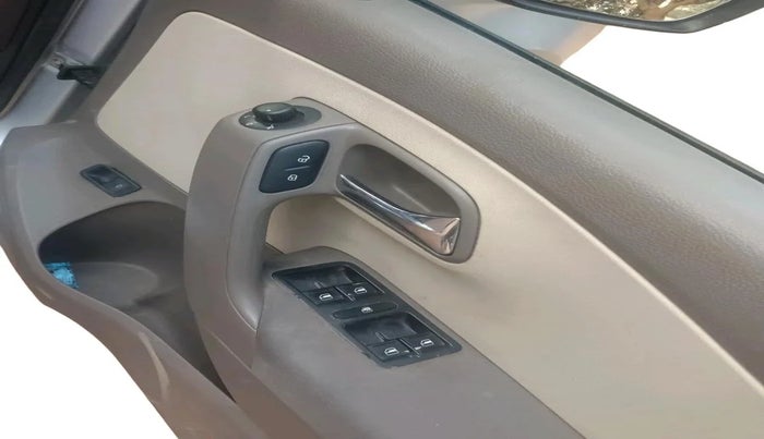 2013 Skoda Rapid ELEGANCE 1.6 TDI CR MT, Diesel, Manual, 1,69,834 km, interior