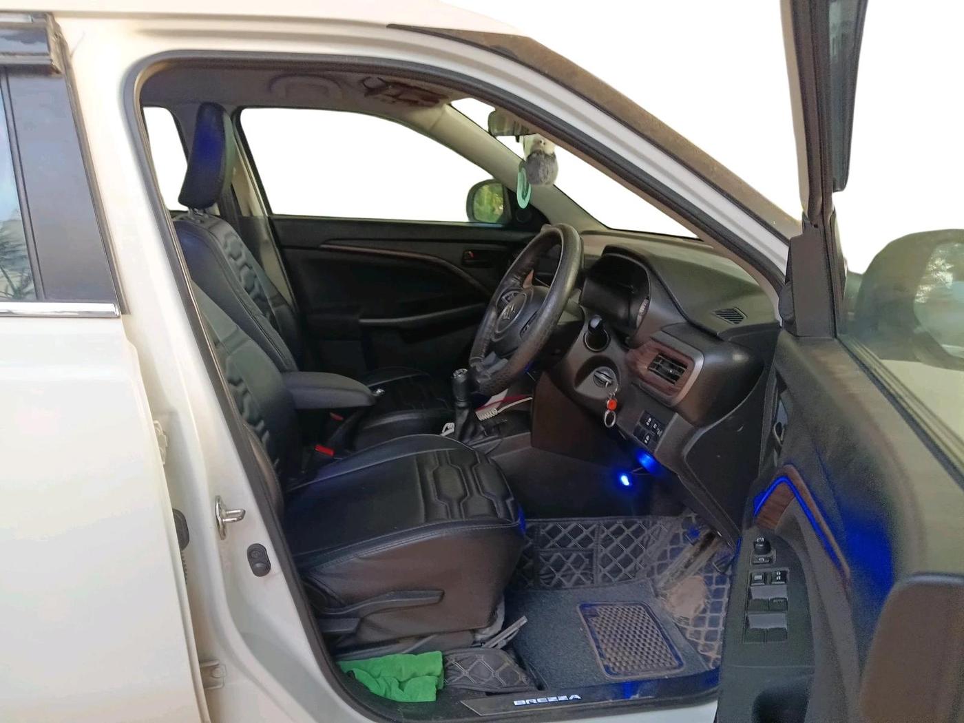 2023 Maruti BREZZA VXI SMART HYBRID, Petrol, Manual, 40,547 km, interior