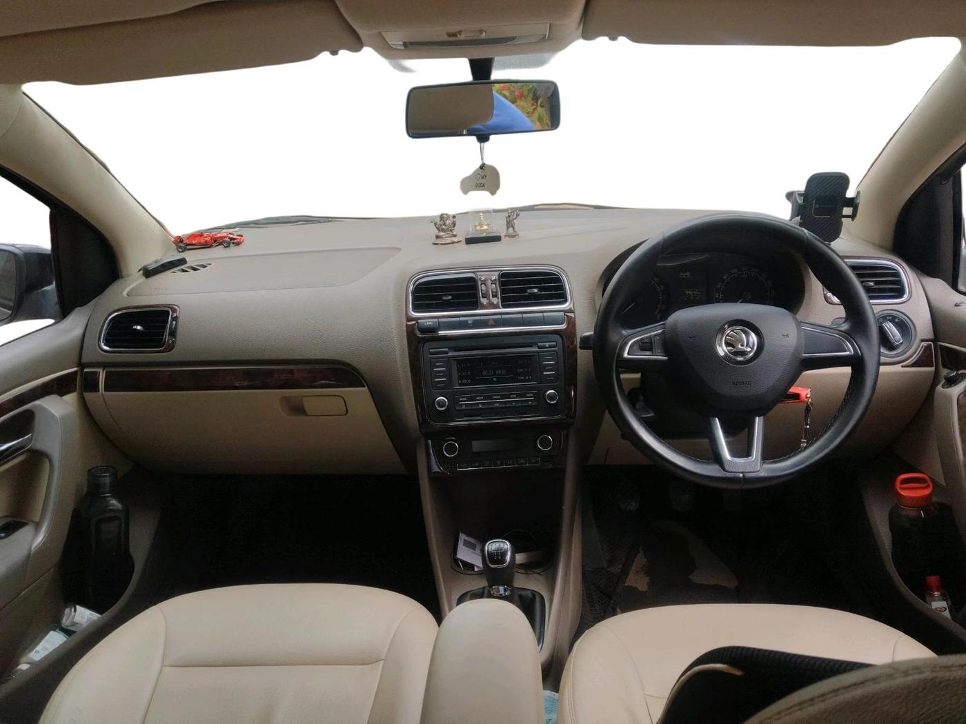2015 Skoda Rapid 1.5 TDI CR ELEGANCE, Diesel, Manual, 94,642 km, interior