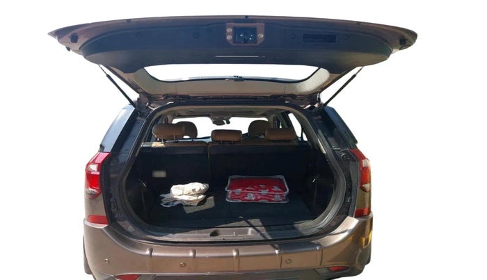 2018 Mahindra XUV500 W11 AT, Diesel, Automatic, 60,552 km, exterior