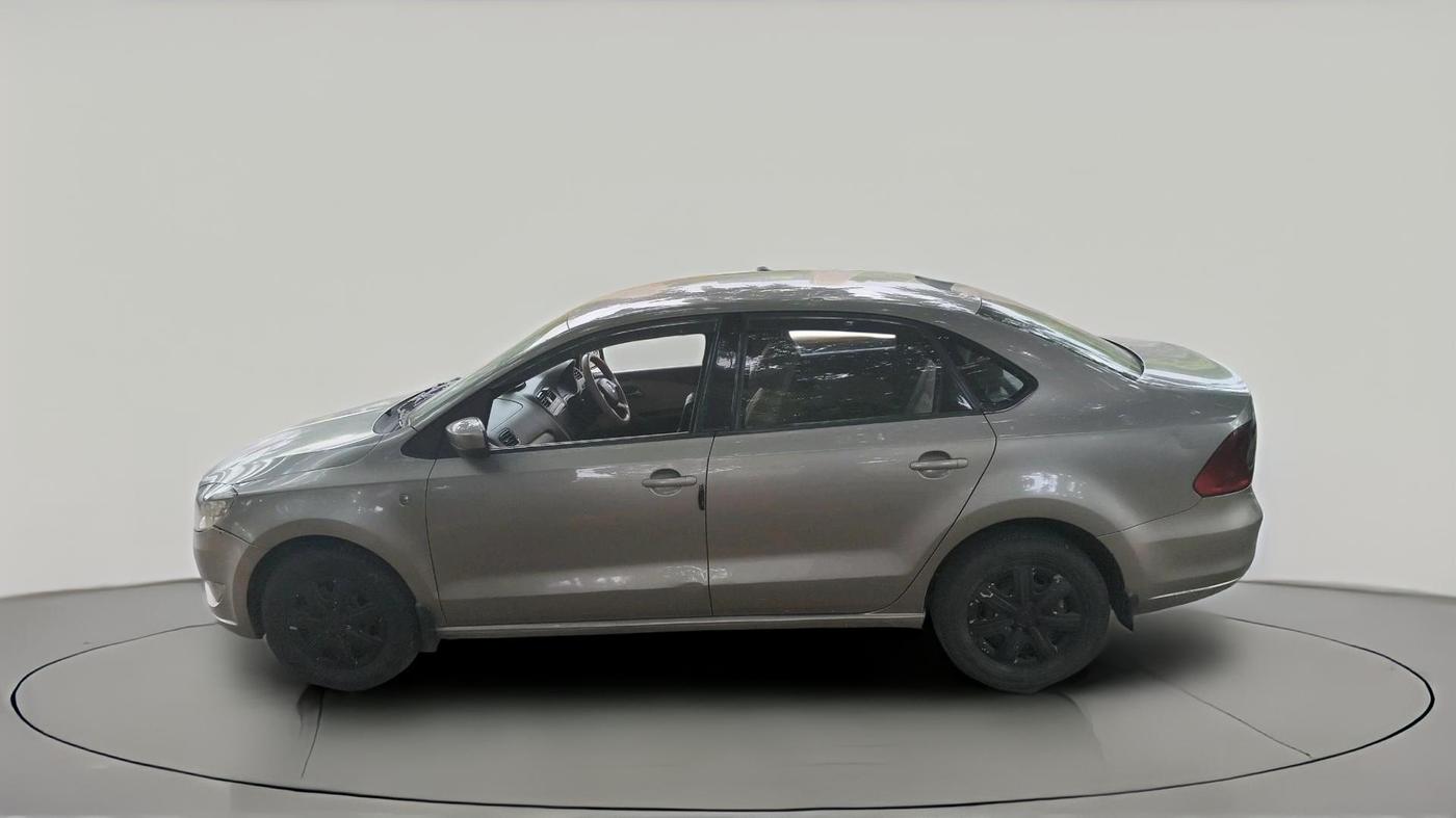 2013 Skoda Rapid AMBITION 1.6 TDI CR MT, Diesel, Manual, 94,246 km, exterior