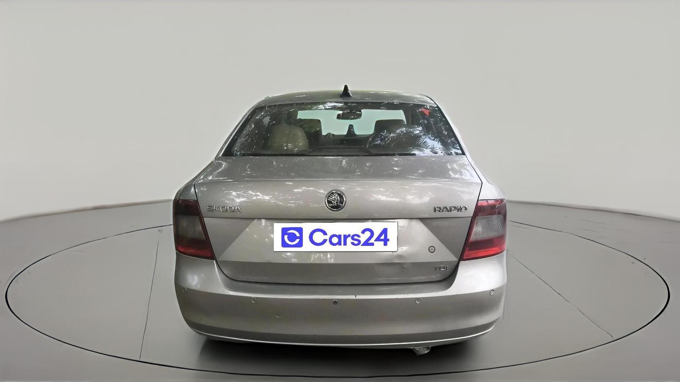2013 Skoda Rapid AMBITION 1.6 TDI CR MT, Diesel, Manual, 94,246 km, exterior