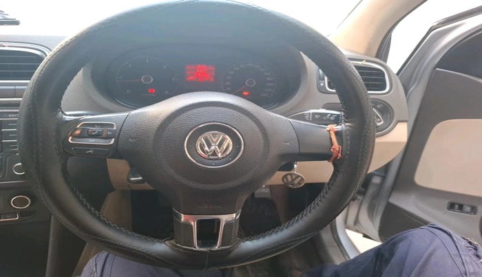 2013 Volkswagen Vento HIGHLINE DIESEL 1.6, Diesel, Manual, 1,56,395 km, interior