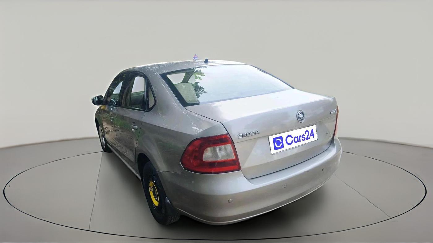 2015 Skoda Rapid AMBITION 1.5 TDI AT, Diesel, Automatic, 1,05,820 km, exterior