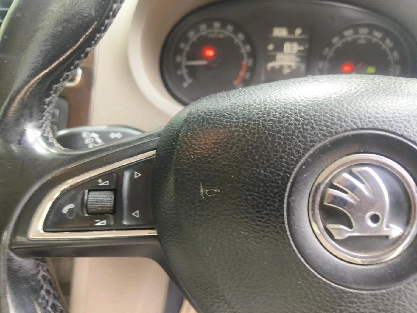 2015 Skoda Rapid AMBITION 1.5 TDI AT, Diesel, Automatic, 1,05,820 km, interior