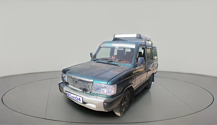 2003 Toyota Qualis FS A1, Diesel, Manual, 1,56,396 km, exterior