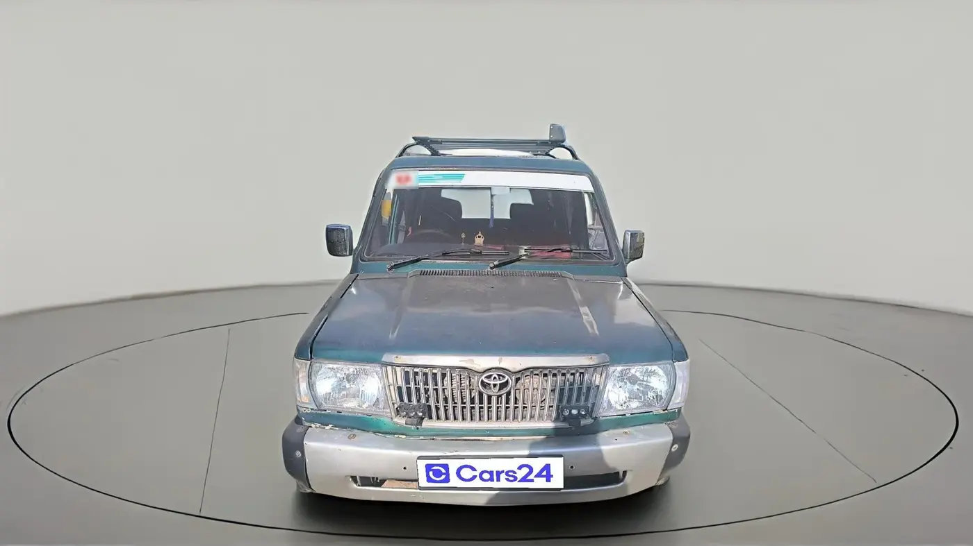 2003 Toyota Qualis FS A1, Diesel, Manual, 1,56,396 km, exterior