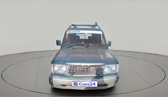 2003 Toyota Qualis FS A1, Diesel, Manual, 1,56,396 km, exterior