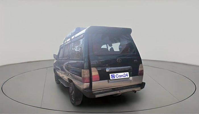 2003 Toyota Qualis FS A1, Diesel, Manual, 1,56,396 km, exterior