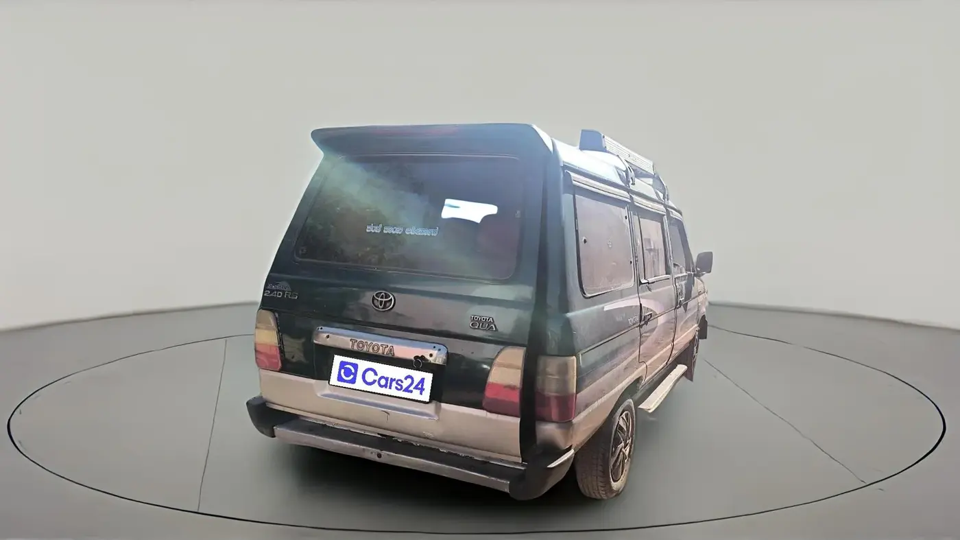 2003 Toyota Qualis FS A1, Diesel, Manual, 1,56,396 km, exterior