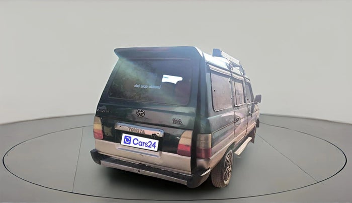 2003 Toyota Qualis FS A1, Diesel, Manual, 1,56,396 km, exterior