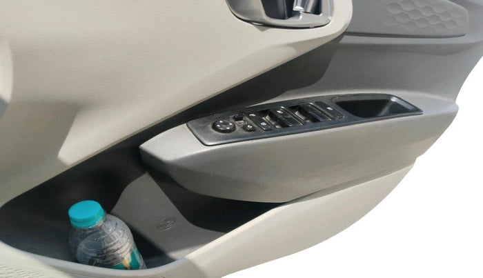 2022 Hyundai AURA SX PLUS 1.2 AMT, Petrol, Automatic, 81,690 km, interior