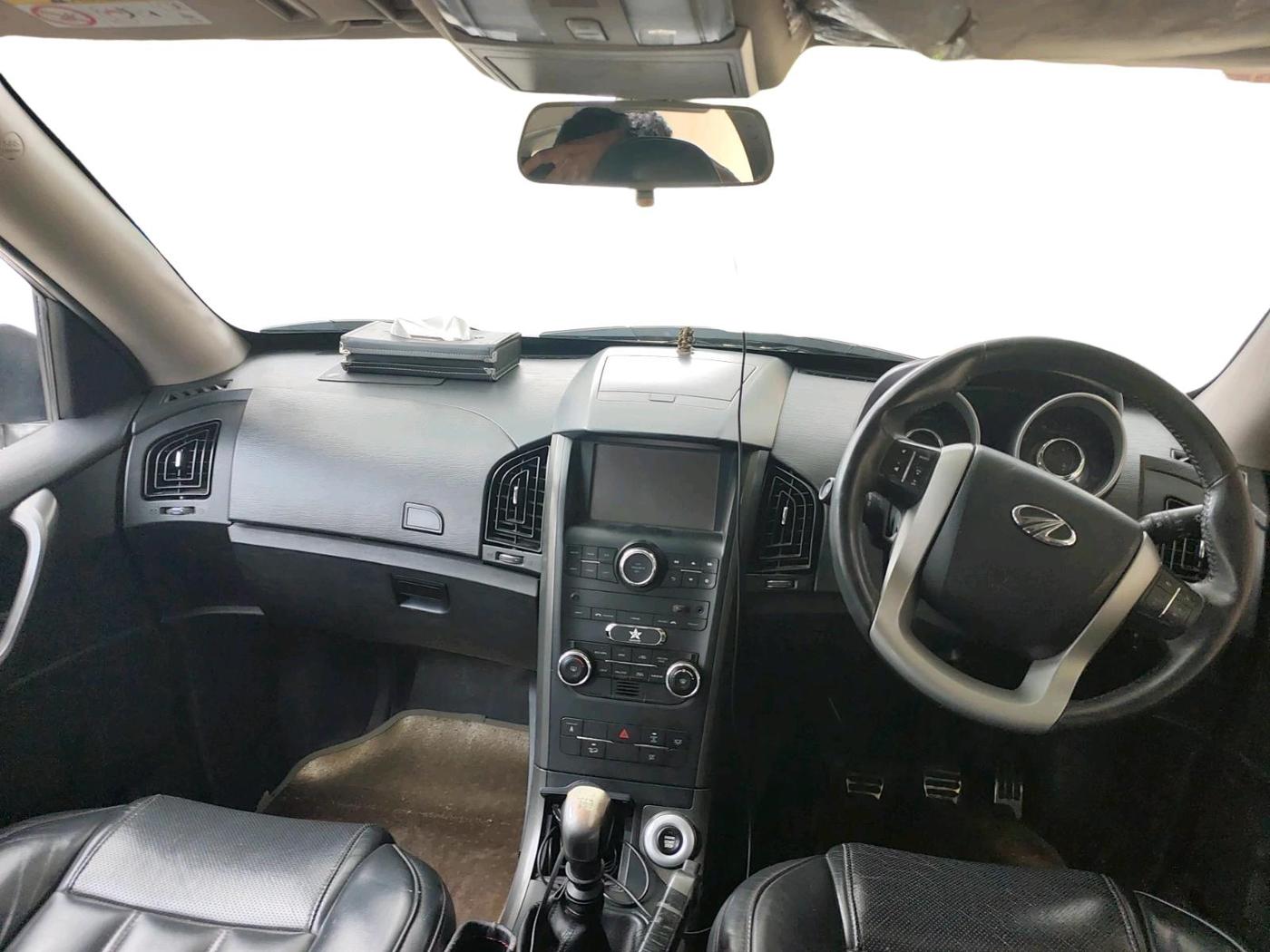 2017 Mahindra XUV500 W10, Diesel, Manual, 1,49,460 km, interior
