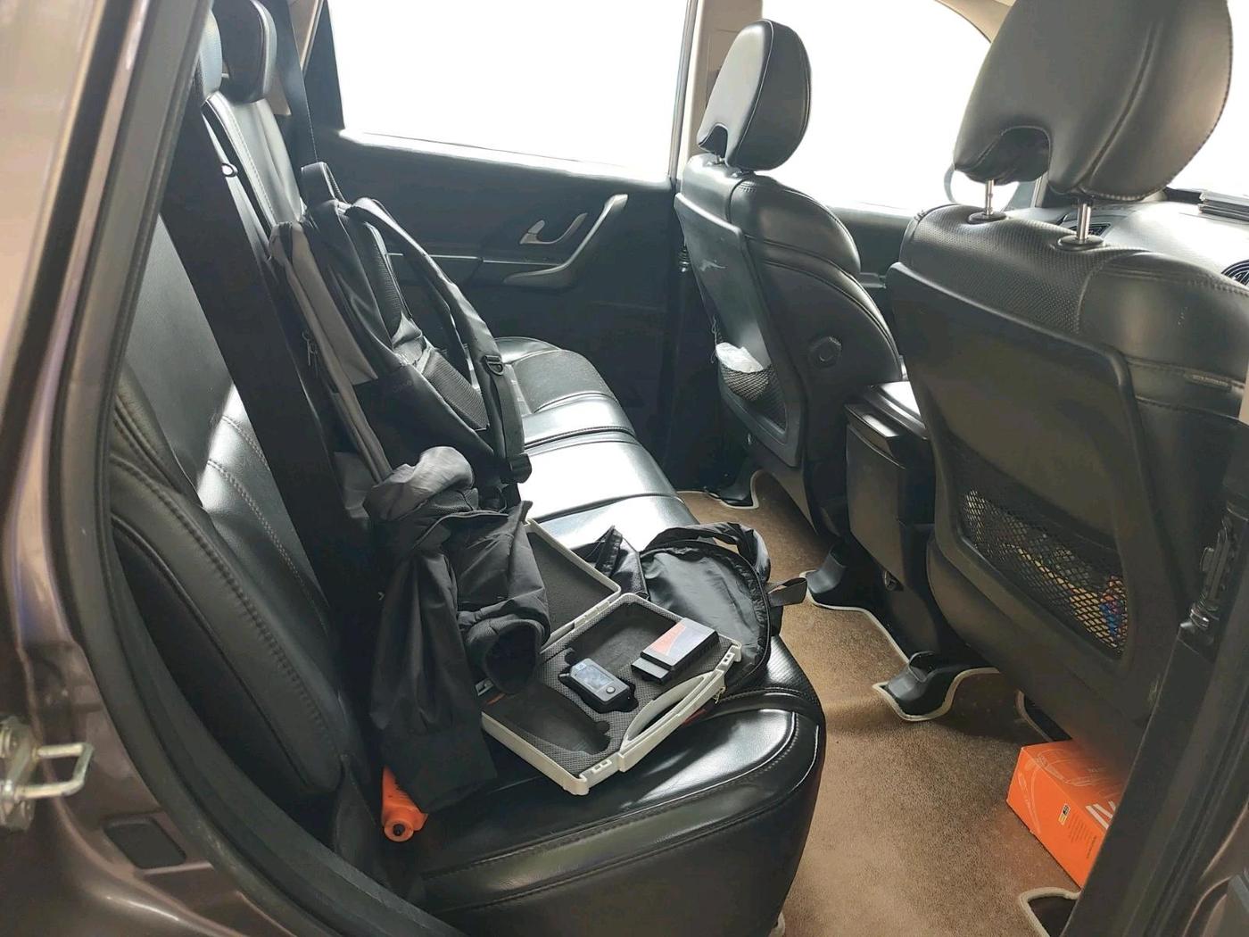 2017 Mahindra XUV500 W10, Diesel, Manual, 1,49,460 km, interior