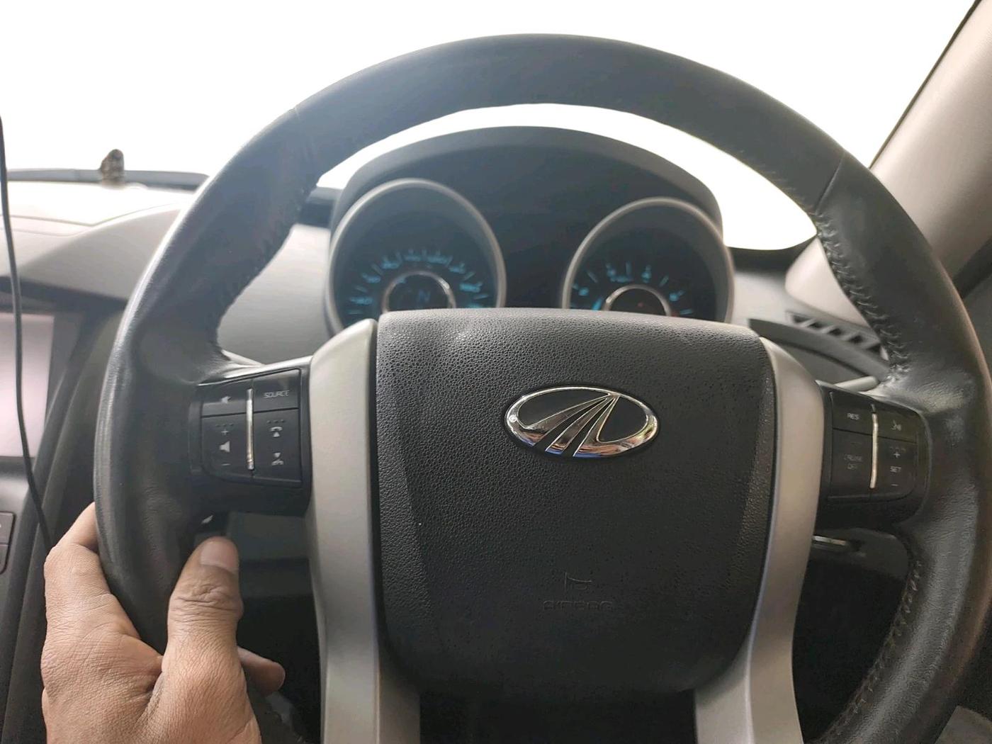 2017 Mahindra XUV500 W10, Diesel, Manual, 1,49,460 km, interior