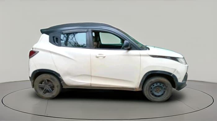 2016 Mahindra Kuv100 K4 6 STR, CNG, Manual, 1,24,093 km, exterior
