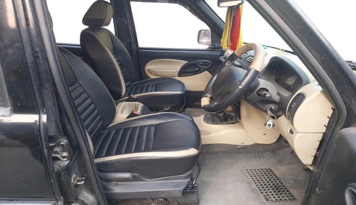 2003 Mahindra Scorpio 2.6 TURBO 7 STR, Diesel, Manual, 22,660 km, interior
