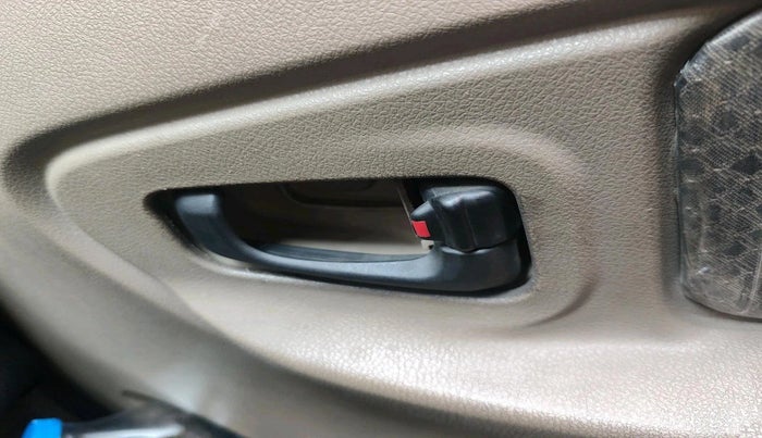 2017 Mahindra E20 Plus P8, Electric, Automatic, 74,373 km, interior