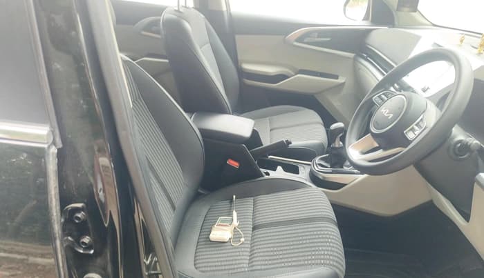 2022 KIA CARENS PRESTIGE PLUS 1.4 PETROL 7 STR, Petrol, Manual, 61,095 km, interior