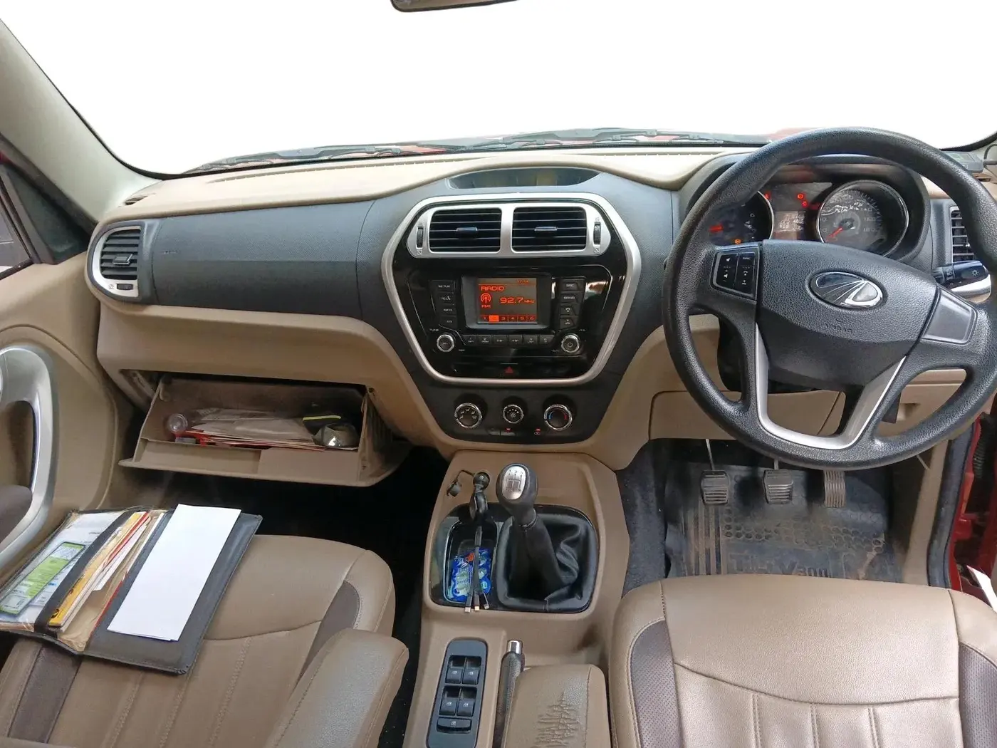 2016 Mahindra TUV300 T8, Diesel, Manual, 96,518 km, interior