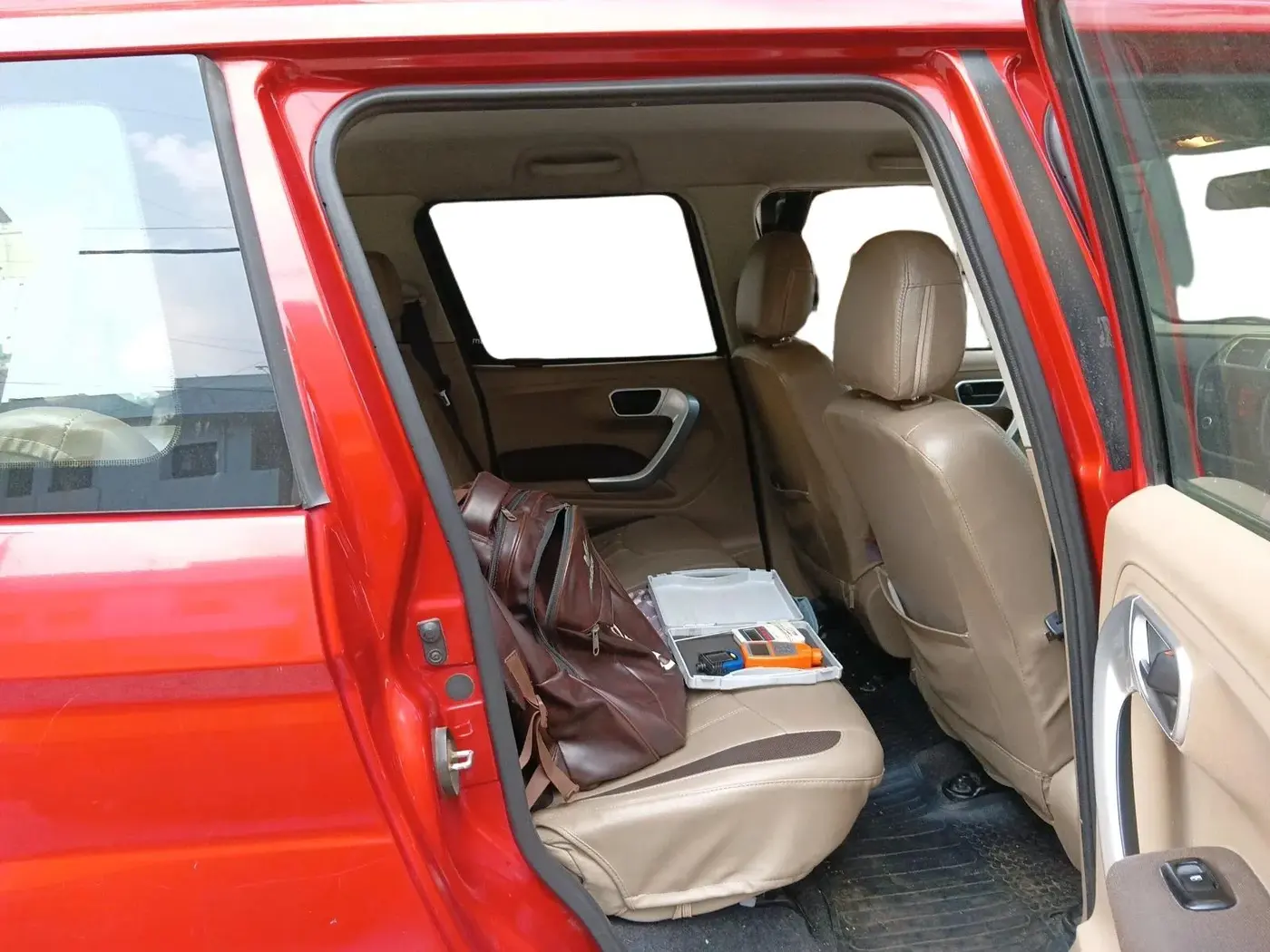 2016 Mahindra TUV300 T8, Diesel, Manual, 96,518 km, interior