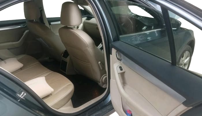 2018 Skoda Octavia STYLE 1.8 TSI AT, Petrol, Automatic, 92,263 km, interior
