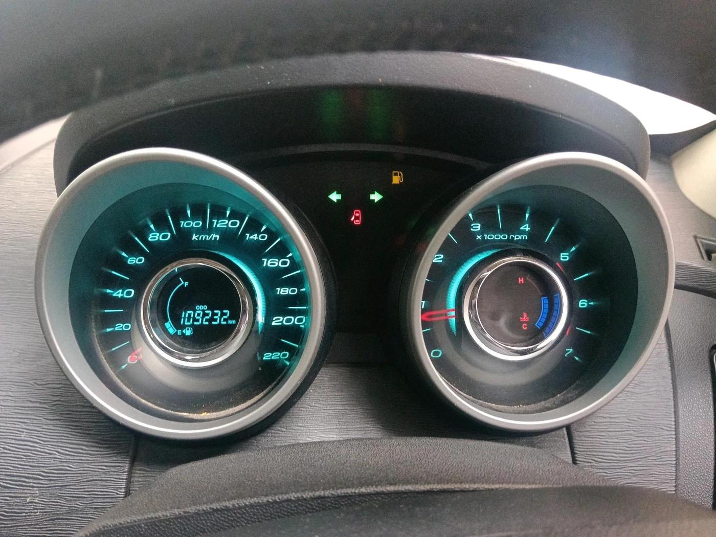 2015 Mahindra XUV500 W10, Diesel, Manual, 1,09,232 km, interior