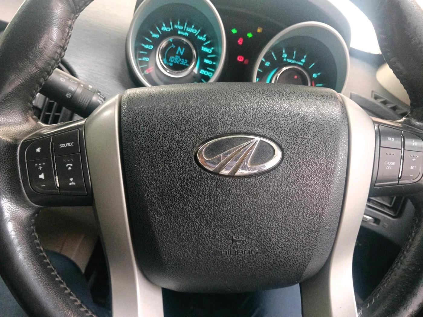 2015 Mahindra XUV500 W10, Diesel, Manual, 1,09,232 km, interior