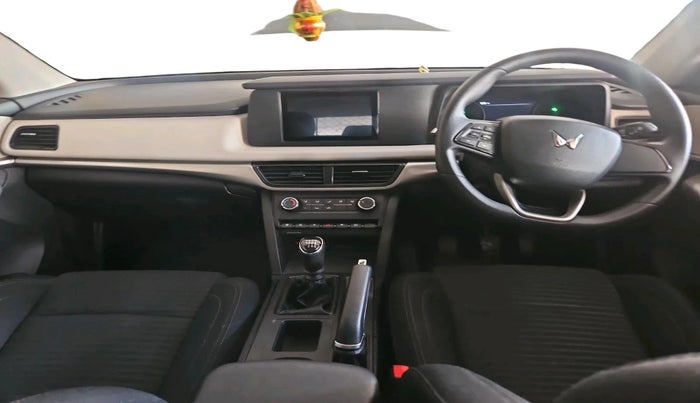 2022 Mahindra XUV700 MX P MT 5 STR, Petrol, Manual, 9,696 km, interior